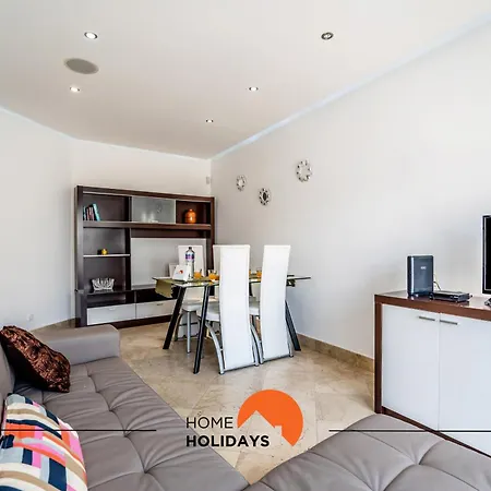 #228 Garrett Flats By Holidays *