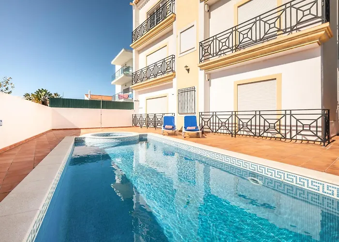 #228 Garrett Flats By Holidays 알부페이라