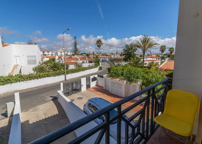 #228 Garrett Flats By Holidays