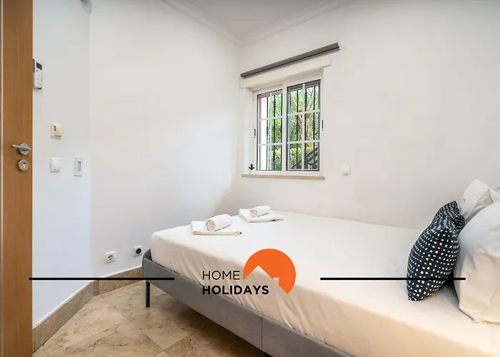 #228 Garrett Flats By Holidays 알부페이라