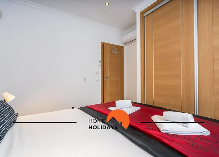 #228 Garrett Flats By Holidays 알부페이라